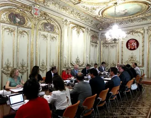 Primera reunión del Grupo de Trabajo que establecerá el marco normativo de los menores en internet, del que forma parte la Fundación Legálitas.