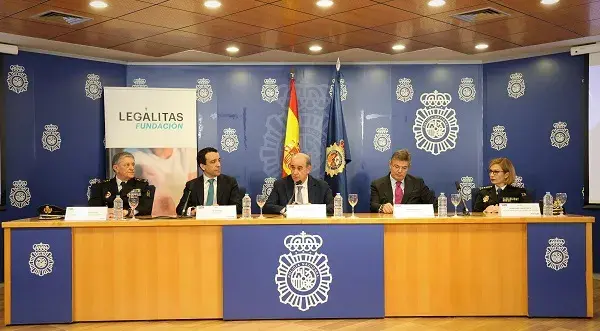 Presentamos Mantente alerta, nuestra nueva campaña junto a Policía Nacional contra las ciberestafas