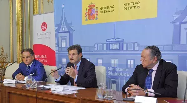 La Fundación Legálitas en colaboración con el Ministerio de Justicia ha celebrado un Encuentro sobre MENORES Y MEDIOS DE COMUNICACIÓN el 25 de noviembre de 2014 en el Palacio de Parcent, sede del Ministerio de Justicia.